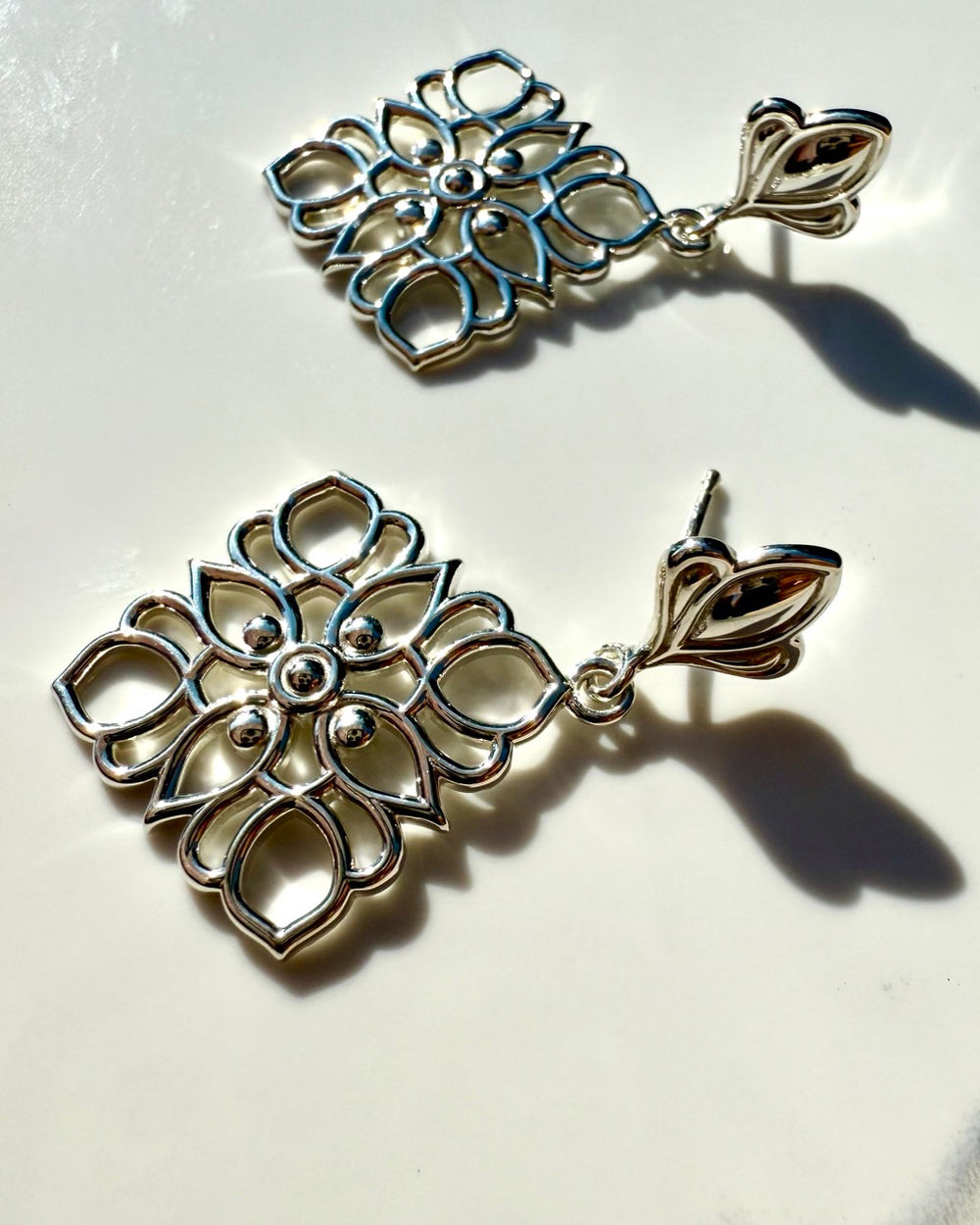 14k yellow gold le clover openwork drop earrings — front view