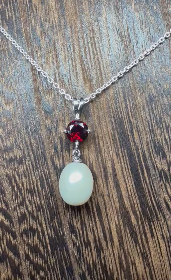 Pearl Droplet Necklace